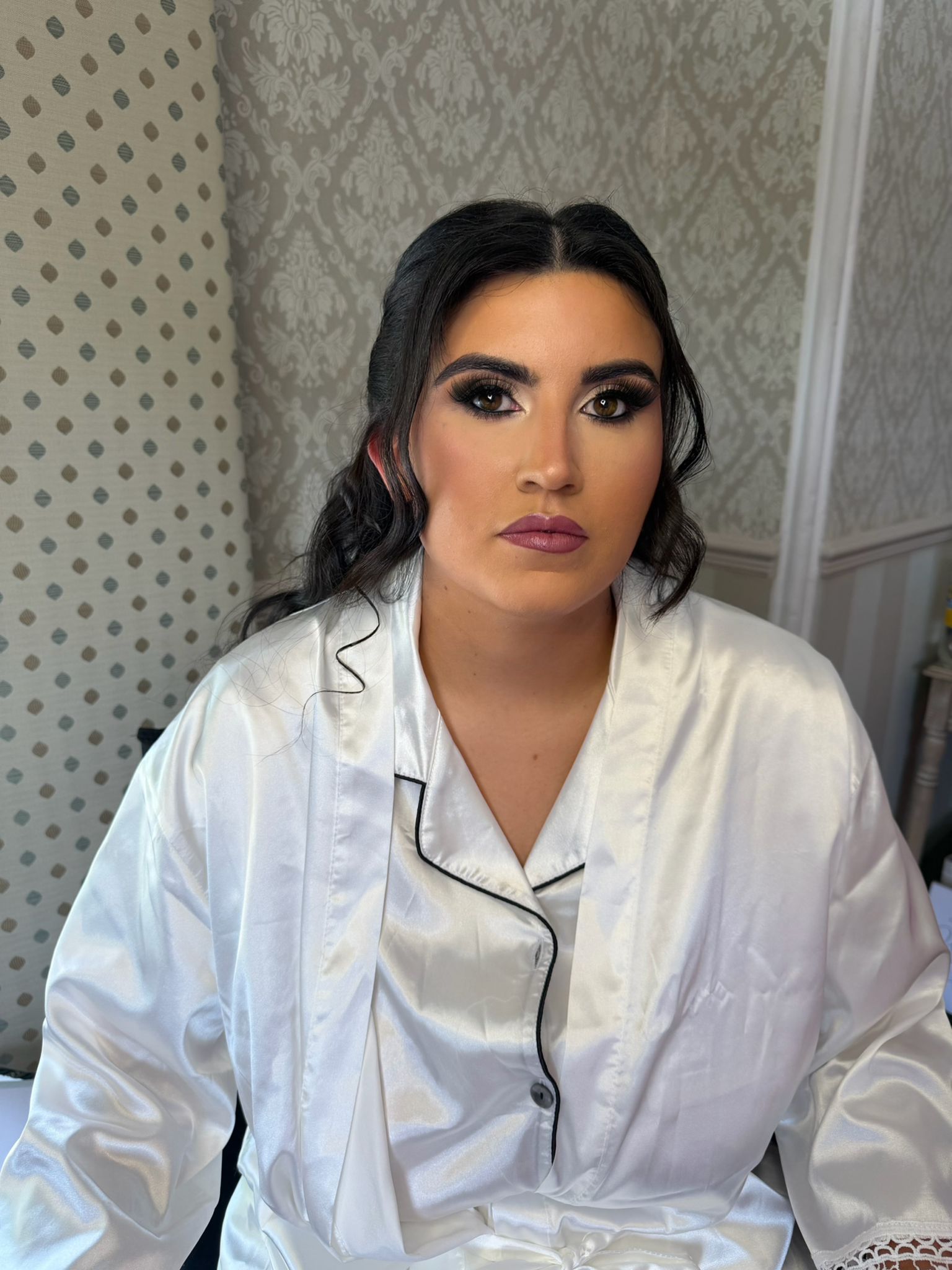 Bridal glam makeup with soft waves